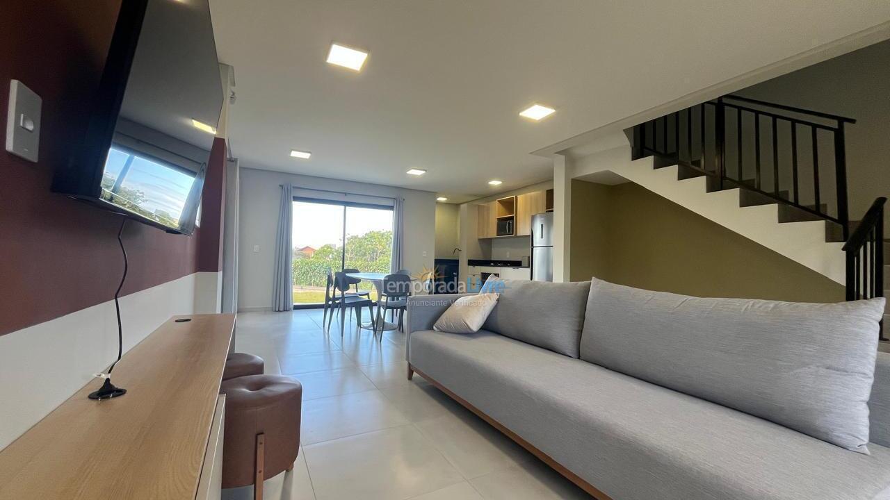 Casa para aluguel de temporada em Imbituba (Praia do Rosa)