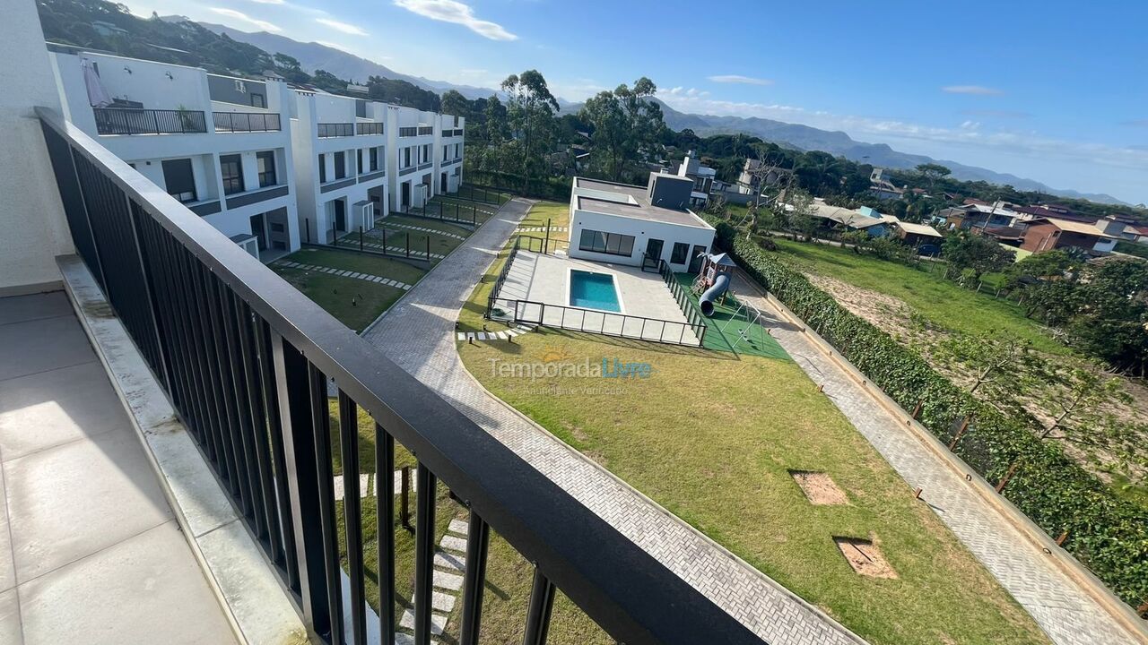 Casa para aluguel de temporada em Imbituba (Praia do Rosa)