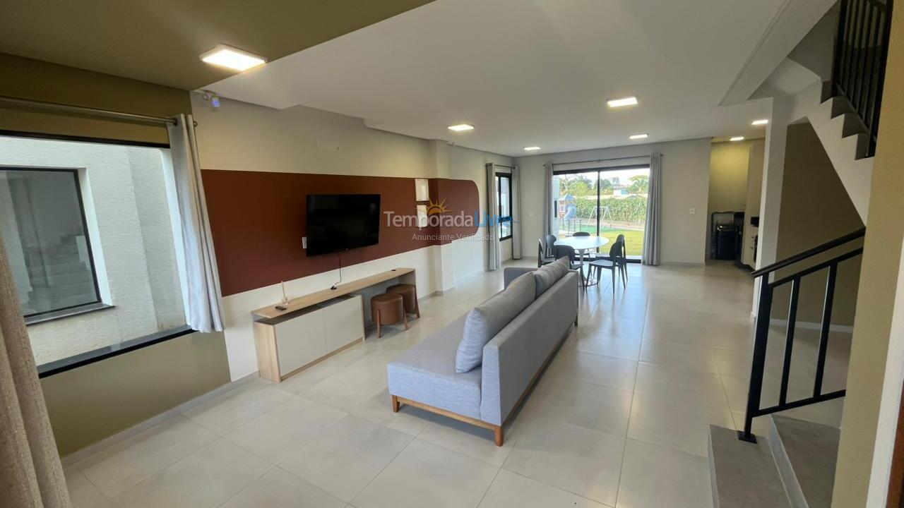 Casa para aluguel de temporada em Imbituba (Praia do Rosa)