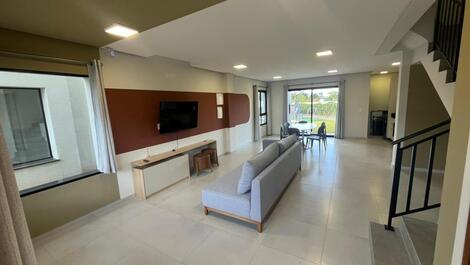 Casa em Condomínio para Aluguel de Temporada na Praia do Rosa