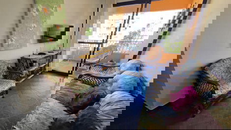 Enseada 2 bedrooms, 1 suite, balcony with screens, 1 parking space, beach service