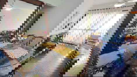 Enseada 2 bedrooms, 1 suite, balcony with screens, 1 parking space, beach service