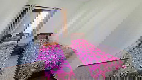 Enseada 2 bedrooms, 1 suite, balcony with screens, 1 parking space, beach service