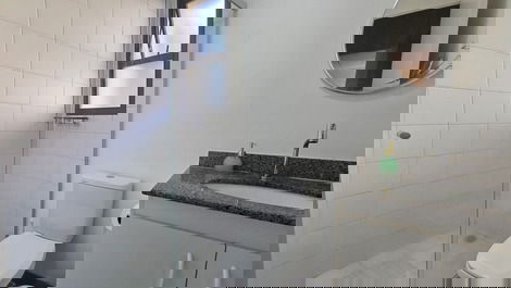 Enseada 2 bedrooms, 1 suite, balcony with screens, 1 parking space, beach service