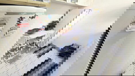 Enseada 2 bedrooms, 1 suite, balcony with screens, 1 parking space, beach service