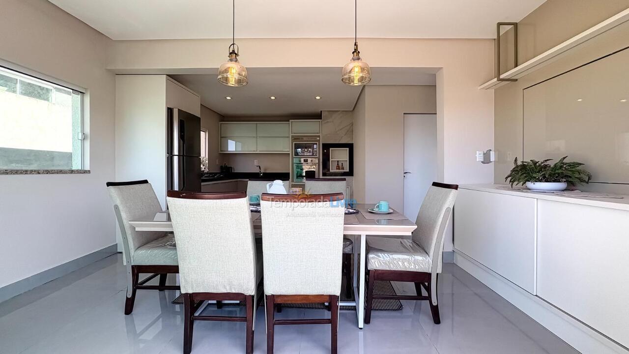 Apartamento para aluguel de temporada em Bombinhas (Canto Grande)