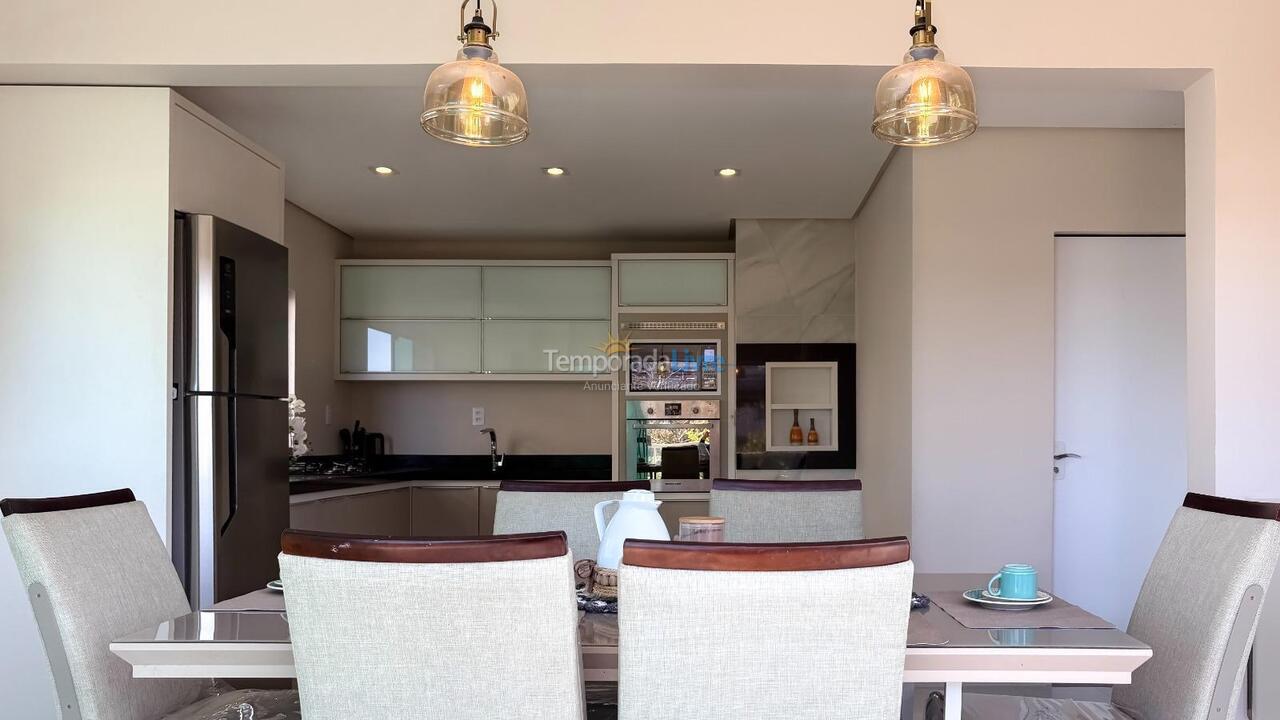 Apartamento para aluguel de temporada em Bombinhas (Canto Grande)