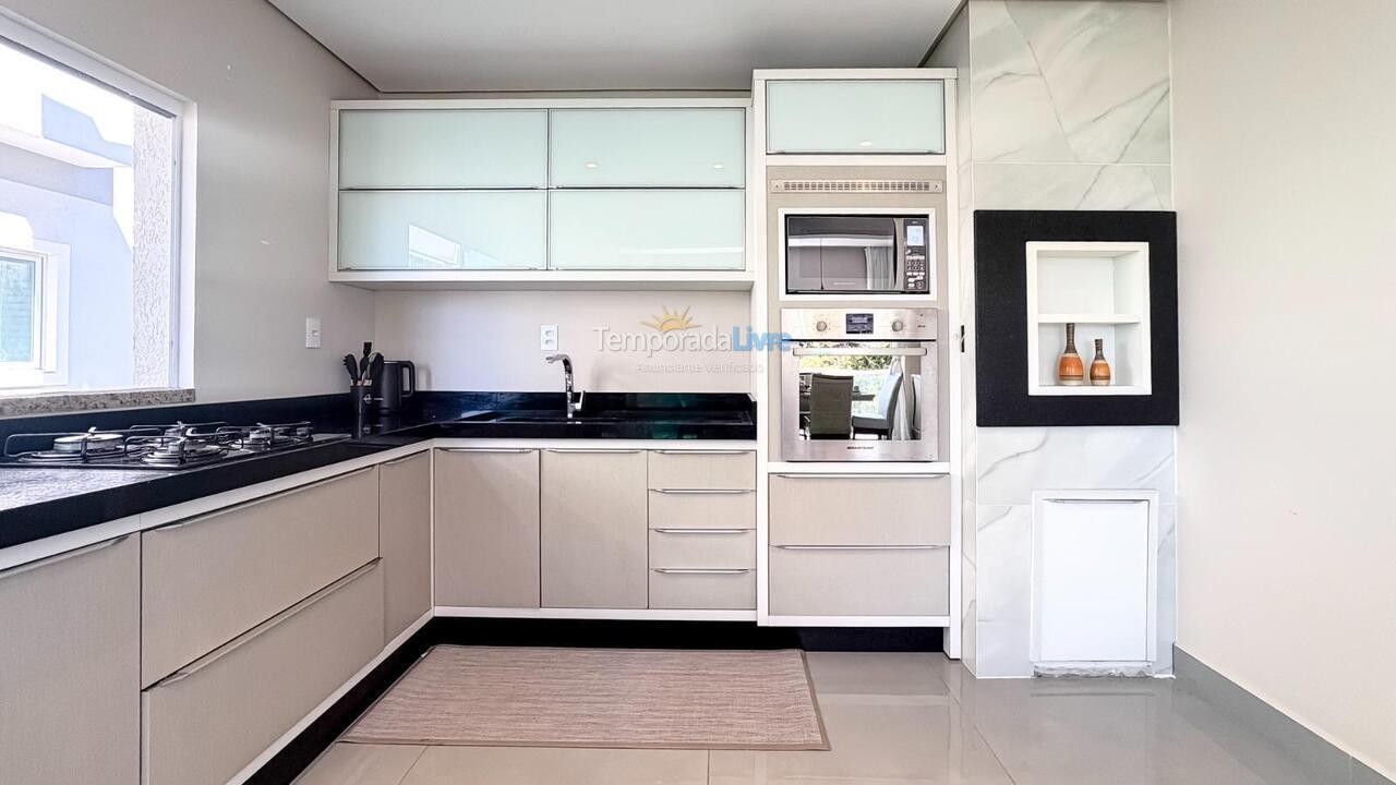 Apartamento para aluguel de temporada em Bombinhas (Canto Grande)