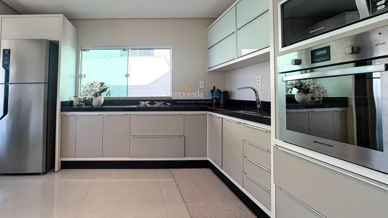 Apartamento para aluguel de temporada em Bombinhas (Canto Grande)