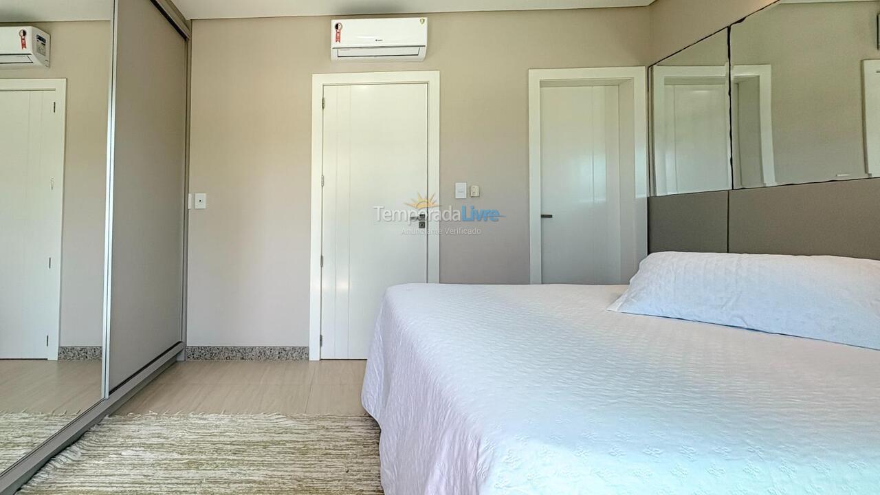 Apartamento para aluguel de temporada em Bombinhas (Canto Grande)