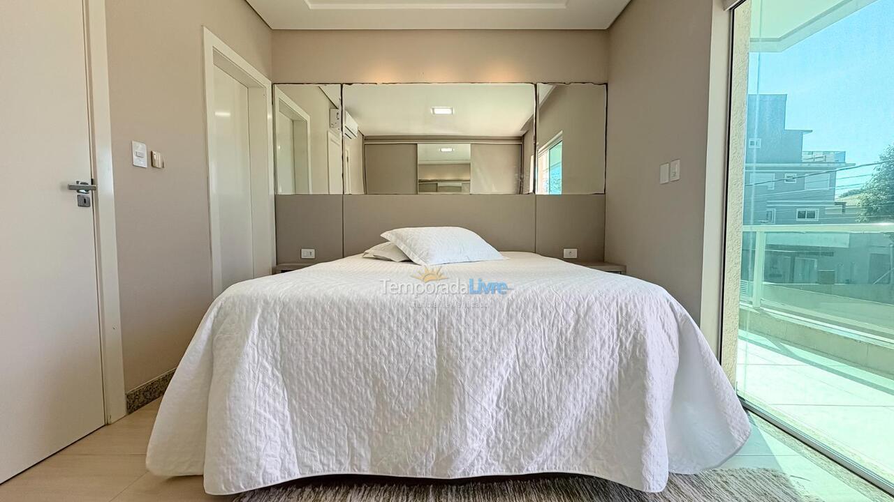 Apartamento para aluguel de temporada em Bombinhas (Canto Grande)