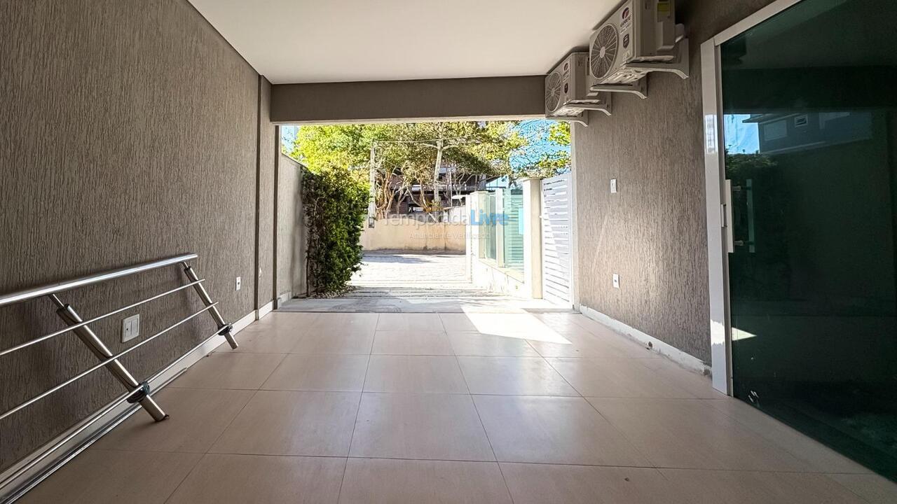 Apartamento para aluguel de temporada em Bombinhas (Canto Grande)