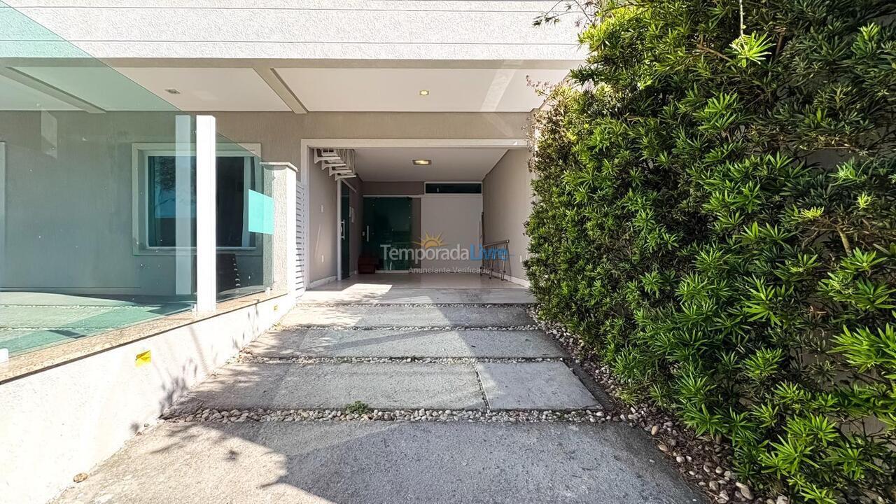 Apartamento para aluguel de temporada em Bombinhas (Canto Grande)