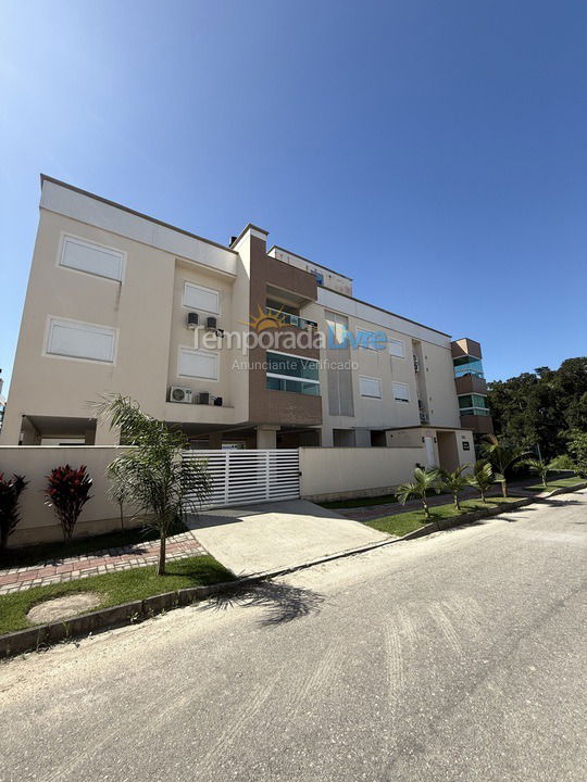 Apartamento para aluguel de temporada em Governador Celso Ramos (Praia de Palmas)
