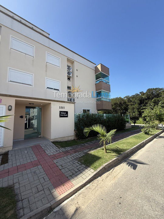 Apartamento para aluguel de temporada em Governador Celso Ramos (Praia de Palmas)