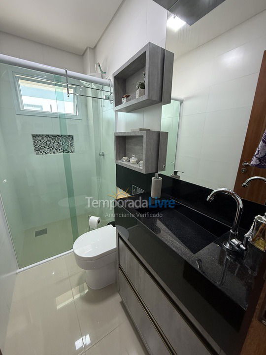 Apartamento para aluguel de temporada em Governador Celso Ramos (Praia de Palmas)