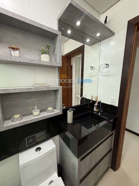 Apartamento para aluguel de temporada em Governador Celso Ramos (Praia de Palmas)