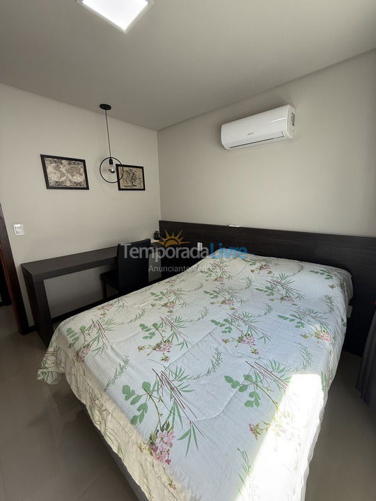 Apartamento para aluguel de temporada em Governador Celso Ramos (Praia de Palmas)