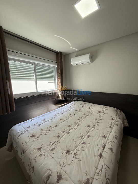 Apartamento para aluguel de temporada em Governador Celso Ramos (Praia de Palmas)