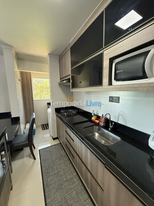 Apartamento para aluguel de temporada em Governador Celso Ramos (Praia de Palmas)