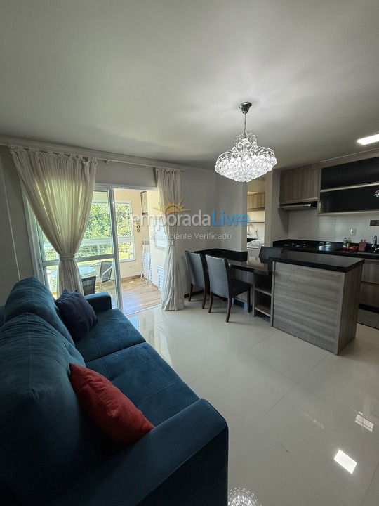 Apartamento para aluguel de temporada em Governador Celso Ramos (Praia de Palmas)