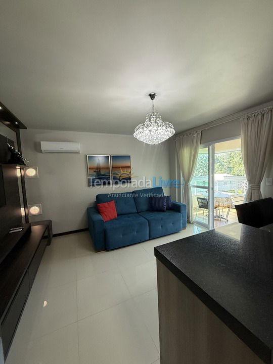 Apartamento para aluguel de temporada em Governador Celso Ramos (Praia de Palmas)