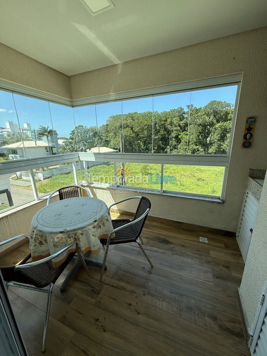 Apartamento para aluguel de temporada em Governador Celso Ramos (Praia de Palmas)