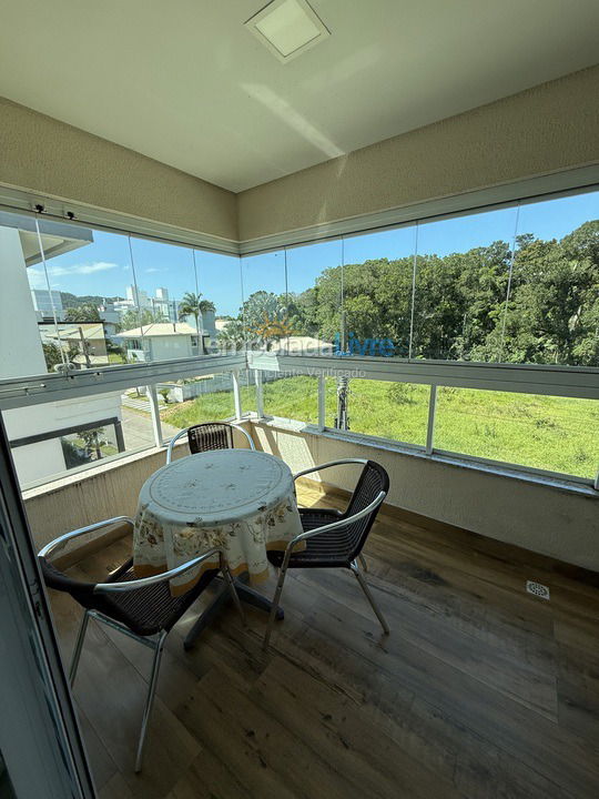 Apartamento para aluguel de temporada em Governador Celso Ramos (Praia de Palmas)