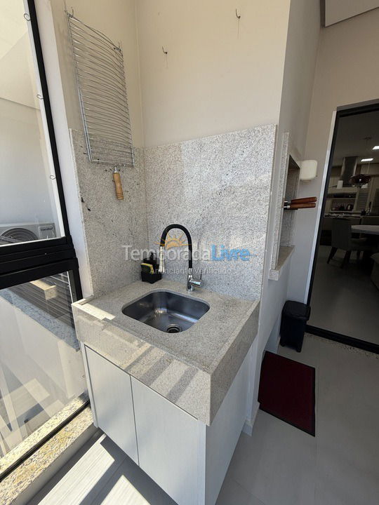 Apartamento para aluguel de temporada em Governador Celso Ramos (Palmas)