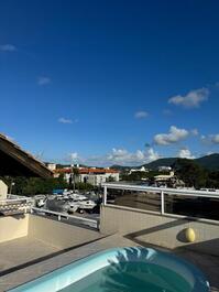 Marina de barcos e restaurante
