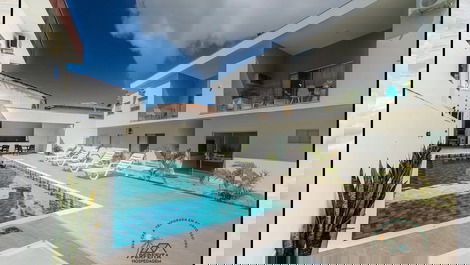 Apartamento de frente para a piscina