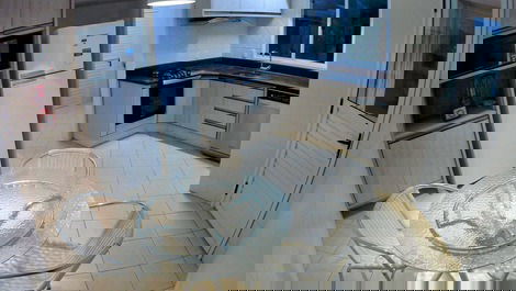 House in Jurere Internacional with pool, 4 blocks from the beach.