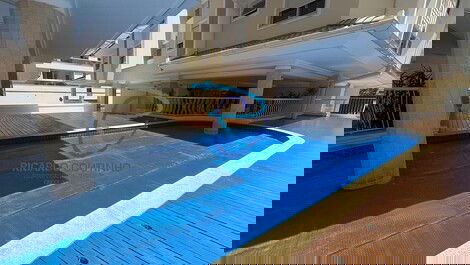 Piscina condomínio aquecida