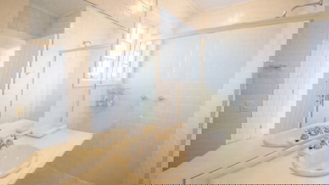 7 suites, piscina privada, espacio para familias numerosas, a 30 metros del mar.