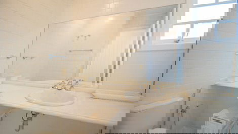 7 suites, piscina privada, espacio para familias numerosas, a 30 metros del mar.