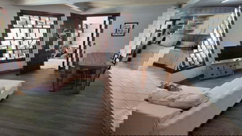 Casa com piscina no centro