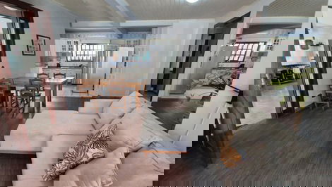 Casa com piscina no centro