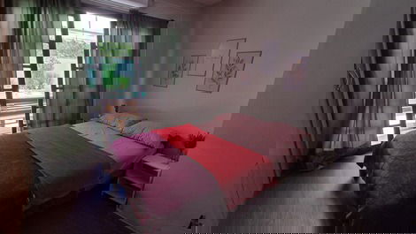 Casa com piscina no centro