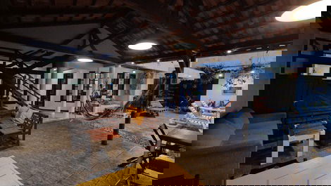 Casa com piscina no centro