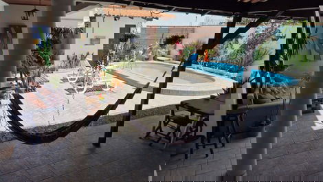 Casa com piscina no centro