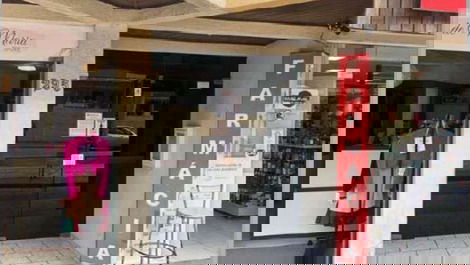 Apartamento com Piscina Privativa e Churrasqueira — A 50m da Praia