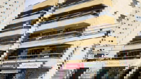 Apartamento com Piscina Privativa e Churrasqueira — A 50m da Praia