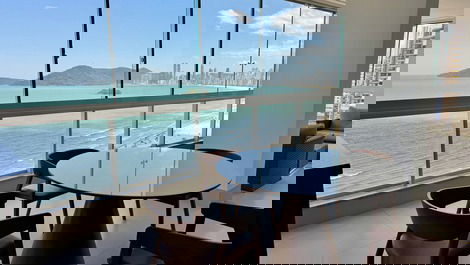 Luxo Frente-Mar na Av. Atlântica • 4 Suítes • Vista Total da Orla