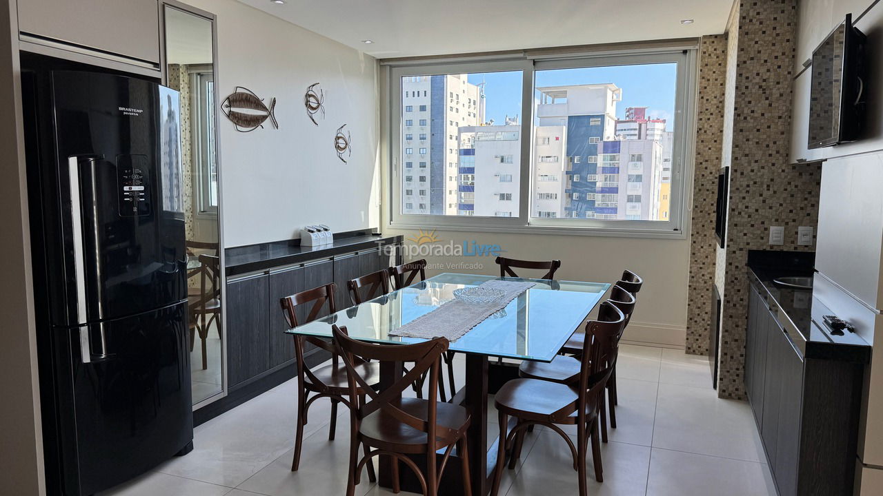 Apartamento para aluguel de temporada em Balneário Camboriú (Praia Central)