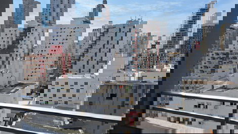 Vista da cidade da sacada.