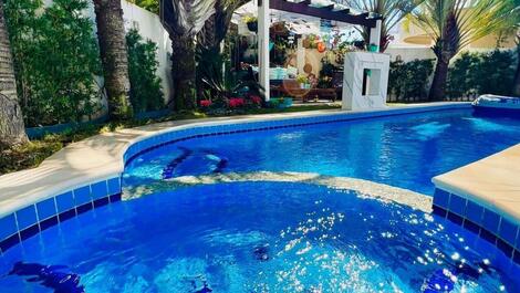 Casa com 7 quartos e piscina em Jurerê Internacional