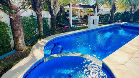 Casa com 7 quartos e piscina em Jurerê Internacional