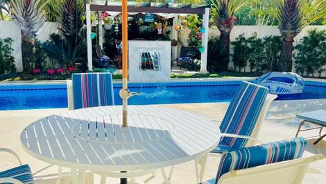 Casa com 7 quartos e piscina em Jurerê Internacional