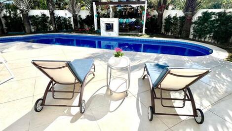 Casa com 7 quartos e piscina em Jurerê Internacional