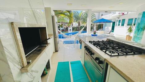 Casa com 7 quartos e piscina em Jurerê Internacional